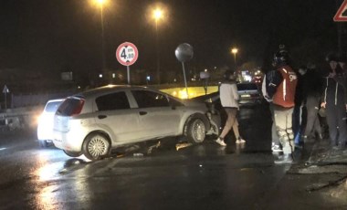 İstanbul Avcılar'da feci kaza... İki otomobil çarpıştı: 2 yaralı