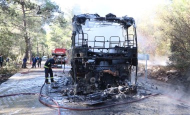 Antalya'da faciadan dönüldü: Turistleri taşıyan otobüs yangında kül oldu!