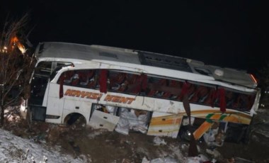 Kayseri'de yolcu otobüsü şarampole devrildi: 3 ölü, 25 yaralı