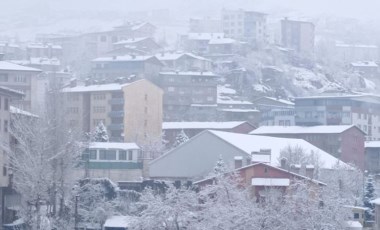 Hakkari'de 176 yerleşim yeri ulaşıma kapandı