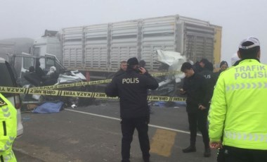 Son dakika... Askeri kamyonet TIR'a çarptı: 1'i astsubay 2 asker şehit