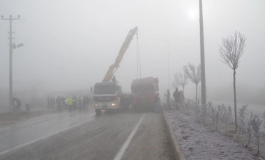 'Sis' Konya'da zincirleme kazaya neden oldu: 20 yaralı