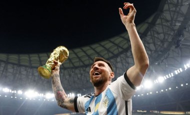 Lionel Messi'nin fotoğrafındaki Dünya Kupası sahte çıktı!