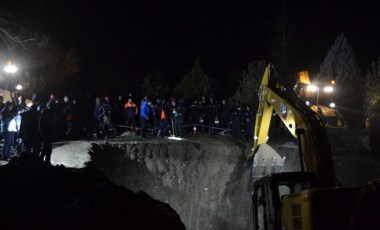 Manisa'da kuyuya düşen baba ve oğlundan acı haber