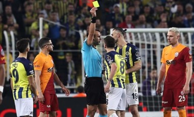 Fenerbahçe - Galatasaray derbisinde kartlar havada uçuşuyor