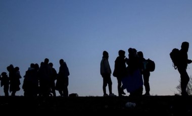 Hulusi Akar'dan yanıt bekleniyor! Van'da 'askerlerden sığınmacı kadına tecavüz' iddiası