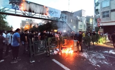 Mahkumların aileleriyle görüşen gazeteci tutuklandı