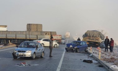 Kırşehir'de 10 araçlı zincirleme kaza: 2 ölü, 7 yaralı