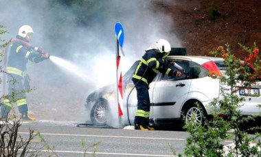 Muğla'da polis kontrol noktasında araç yangını