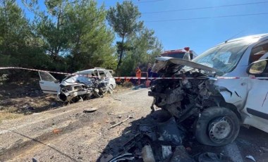 Manisa’da otomobille hafif ticari araç çarpıştı: 2 ölü, 3 yaralı