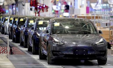 Tesla'yı 2 yıl dolandırmış: Donmuş göldeki yanmış Tesla yüzünden yakayı ele verdi