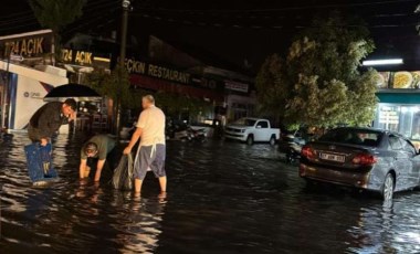 Fethiye'yi sağanak vurdu... Yollar göle döndü!