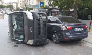 Otomobil devrildi... Trafik yoğunluğu yaşandı!