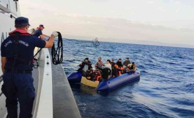 Didim açıklarında 24 düzensiz göçmen yakalandı