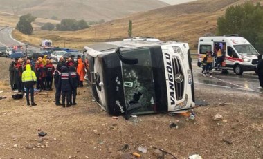 Sivas'taki korkunç kazada babasını kaybeden genç konuştu: Dönüşte ben 'uçakla gidelim', babam 'otobüsle gidelim' demişti...