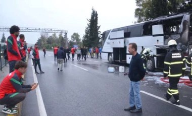 Hazırlık maçından dönüyorlardı... Futbolcuları taşıyan takım otobüsü yangında küle döndü