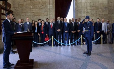 CHP İstanbul İl Başkanı Özgür Çelik ve yeni İstanbul İl Yönetimi'nden Anıtkabir'e ziyaret