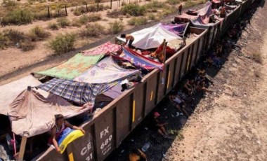 Meksika'da yük kamyonu devrildi: 10 göçmen öldü