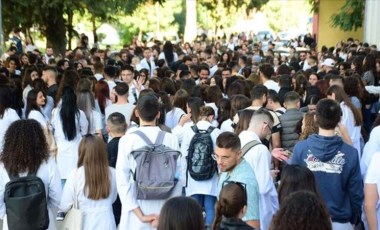 Tıp öğrencilerinden protesto