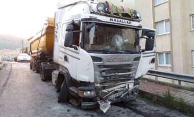 Alkollü sürücü hafriyat kamyonuyla dehşet saçtı: 2 polis ağır yaralı