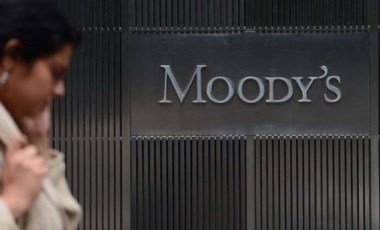 Moody's İngiltere'nin kredi notunu revize etti