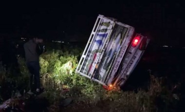 Feci kaza... Tarım işçilerini taşıyan kamyonetler çarpıştı: 20 yaralı