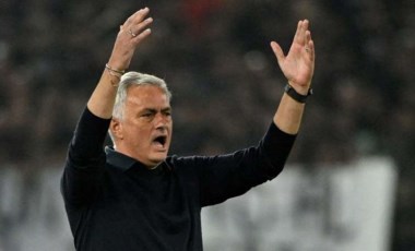 Jose Mourinho'nun kırmızı kart gördüğü maçta Roma 3 puana uzandı!