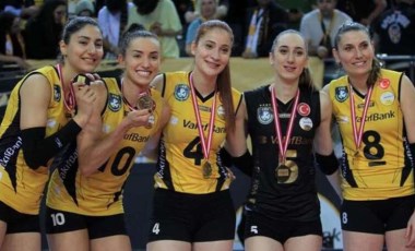 Milli voleybolcu Ayça Aykaç'tan açıklama: 'İlk kupayı kazandık kaldı dört'