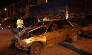 Feci kaza... Karşı yönden gelen araçla çarpıştı: 3 yaralı!