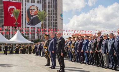 Cumhuriyet’in 100. yılında Ata’ya çelenk bırakıldı