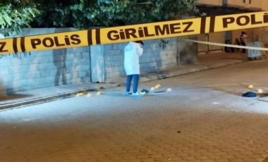 Uzaklaştırma kararı bulunan erkek, çocuklarının gözü önünde eşini öldürdü