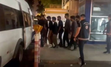 Takiple durdurulan minibüslerden 21 kaçak göçmen çıktı