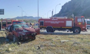 Konya'da feci kaza... Hafif ticari araçla otomobil çarpıştı: 6 kişi yaralandı!