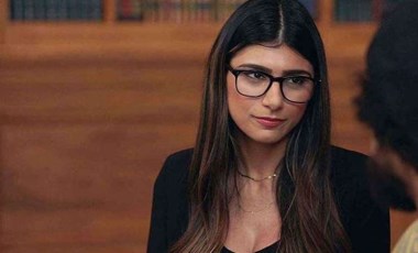 Yetişkin film yıldızı Mia Khalifa'nın Filistin-İsrail çatışmasıyla ilgili paylaşımı tepki çekti