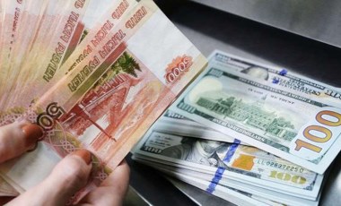 Rus rublesi dolar karşısında 18 ay sonra ilke imza attı