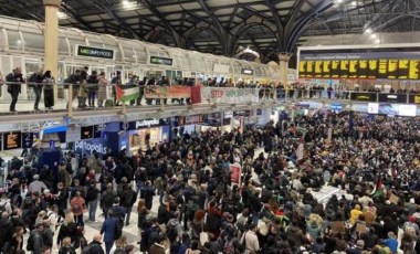 Londra’da tren istasyonunda Gazze’de ateşkes için oturma eylemi