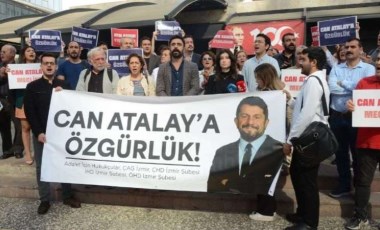 Avukatlar Can Atalay için İzmir Adliyesi'nde toplandı