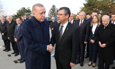 Özgür Özel ve Erdoğan Anıtkabir'de tokalaştı: 'Ata'nın huzurunda siyasi rekabet olmaz'