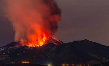 Etna Yanardağı yeniden faaliyete geçti