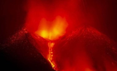 Etna yanardağı nerede? Etna yanardağı yüksekliği ne kadar? Etna yanardağı en son ne zaman patladı?