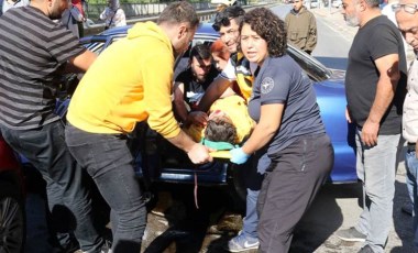 Sınav dönüşü feci kaza: Sürücü sıkıştı, 1'i bebek 5 çocuk yaralı