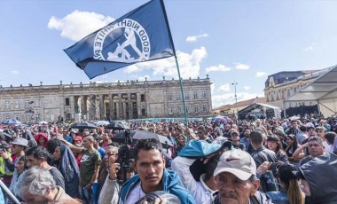 Hükümet ile eski FARC üyeleri, barış masasına dönüyor