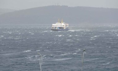 Deniz ulaşımına 'fırtına' engeli: Gökçeada ve Bozcaada'da bazı feribot seferleri iptal edildi!