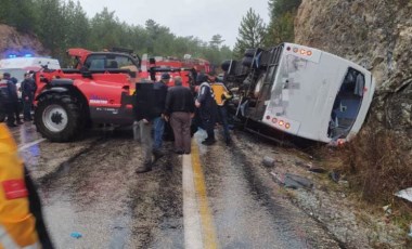 Bursa'da otobüs ile otomobil çarpıştı: 1 ölü, 3 yaralı