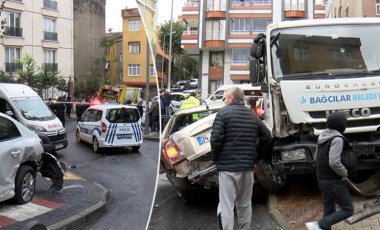 Bağcılar'da çöp kamyonu sokağı savaş alanına çevirdi: 7 araca çarparak durabildi