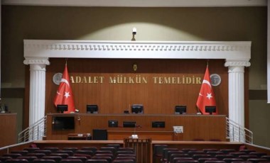 Barışmak istemeyen eşini dava öncesi adliyede bıçakladı