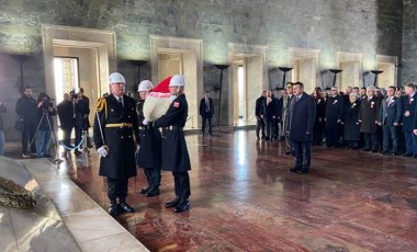 Bakan Tekin ve öğretmenlerden Anıtkabir'e ziyaret