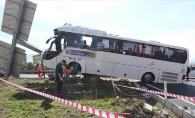 Turist otobüsü ile otomobilin çarpıştığı kazada can kaybı 3'e yükseldi!