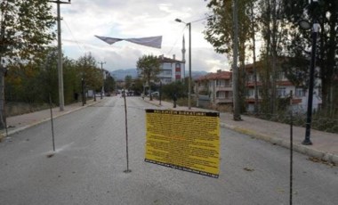 Mahkeme kararını gerekçe gösterip, caddeyi yaya ve araç trafiğine kapattı