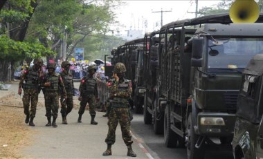 Myanmar'da tansiyon yükseliyor: Bir sınır kapısını ele geçirdiler